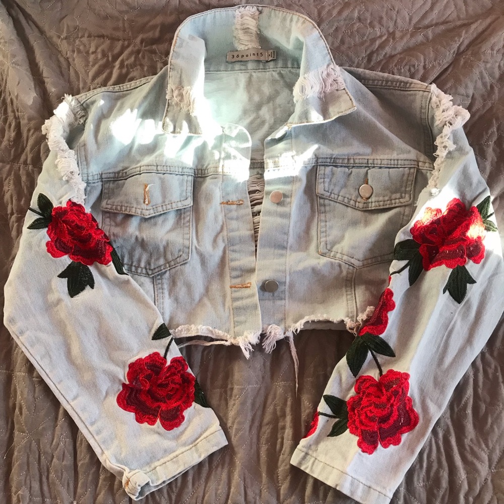 Distressed Crop Top Jean Jacket w/ Flower Patern🌹